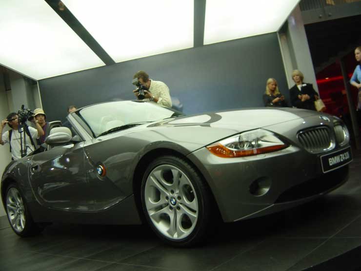 A Z3-at váltja a nagyobb, erősebb és drágább Z4