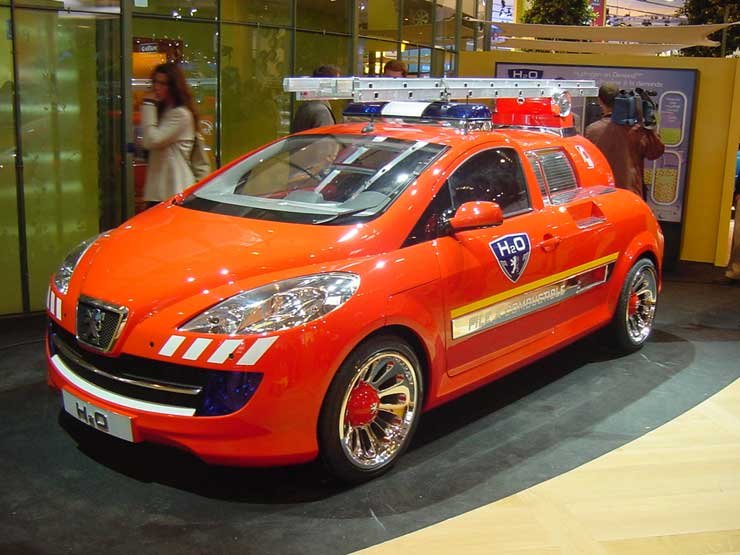 Párizsi látogatás a Peugeotnál