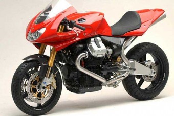 Moto Guzzi MGS/01 - 102 lóerő mozgat 194 kilót