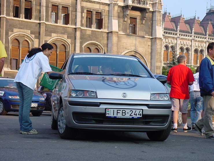 Azt eddig is tudtuk, hogy városban jó a Fiat Punto, most már azt is tudjuk, hogy országúton sem vall szégyent