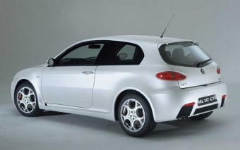 Alfa 147 GTA és 16 szelepes JTD Párizsban