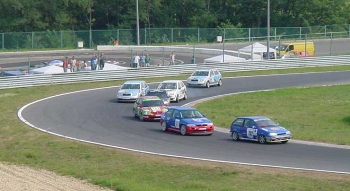 A megszokottól eltérően egyszerre rajtoltak az A és az N-csoportos autók