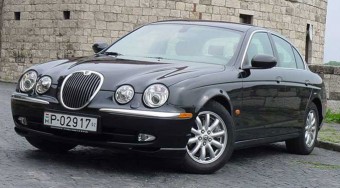 Teszt: Jaguar S-Type 2.5 V6 SE Executive - Öltöztet