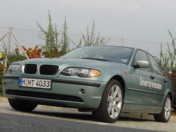 A 320d 150 lóerős dízelmotorja 8,9 másodperc alatt gyorsítja 100-ra az autót, átlagfogyasztása 5,5 liter/100