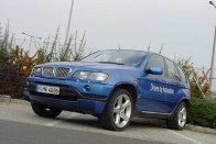 A BMW X5 HP 347 lóerős és nagyon brutálisan néz ki a 20 colos felniken