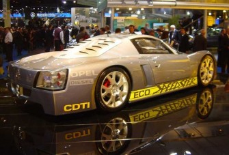 2,5 liter: 250 km/óra, 3 liter: 300 km/óra