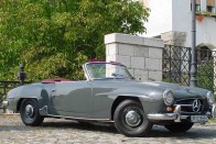 A 190 SL a 180-190-es limuzinok műszaki alapjaira épült, a szárnyasajtós 300 SL-hez alig van köze