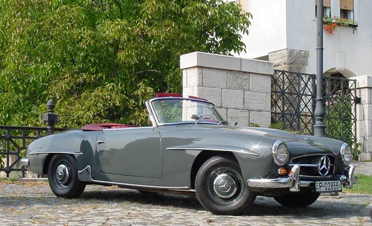 A 190 SL a 180-190-es limuzinok műszaki alapjaira épült, a szárnyasajtós 300 SL-hez alig van köze