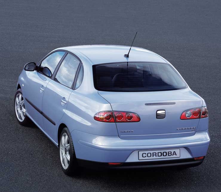 485 (!) literes a csomagtartó. Ez a hasonló kategóriájú autók között a legnagyobb a hazai piacon, a Cordoba családi autónak is igazán alkalmas