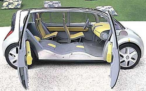 Az ülésekből pihenőágy alakítható ki gombnyomásra. Az ajtók egymással szemben és a szokott módon is nyílnak