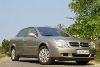 Teszt: Opel Vectra 2.2 DTI Elegance - Funkció a forma előtt Opel Vectra 2.2 DTI Elegance