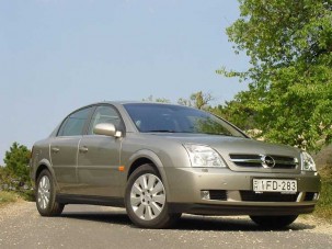Teszt: Opel Vectra 2.2 DTI Elegance - Funkció a forma előtt