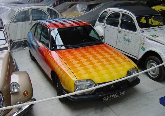 A GS Énérgetique festése 73 színből áll. Egyszerre csak az egyik irányba futó nyilak érzékelhetők kaosszériáján