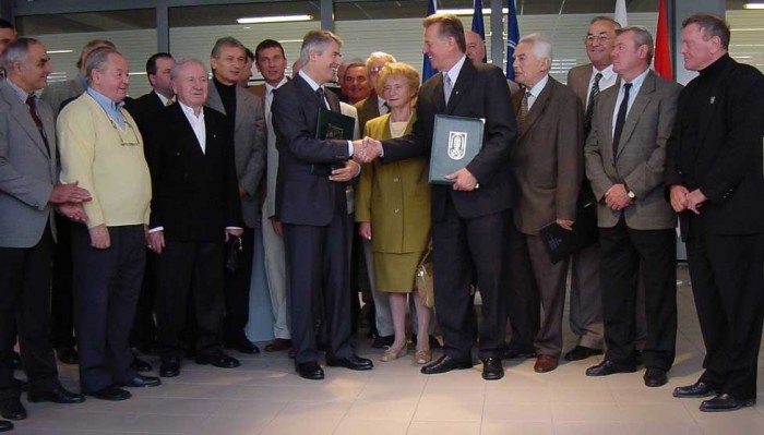 Tovább támogatja a MOB-ot a Mercedes-Benz