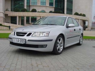 Teszt: Saab 9-3 2.0t Vector launch - Hagyományőrzés sportos felhangokkal