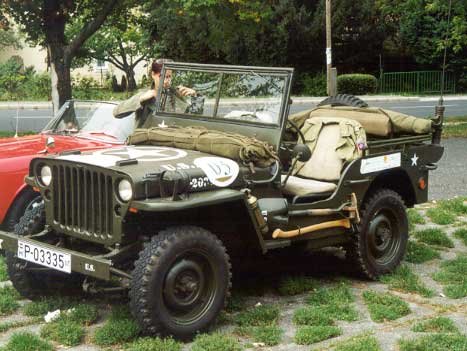 Még a szerszámok is eredetiek voltak az 1942-es Jeep-en