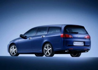 Honda Accord kombi júliustól