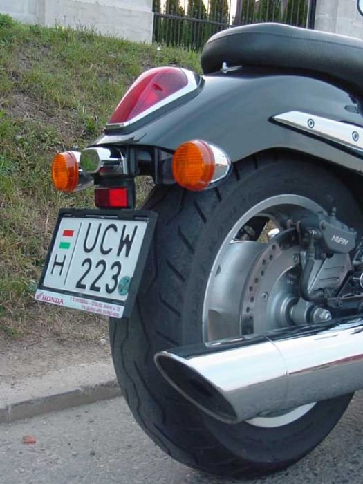 9587_80580_1000x700.jpg | Vezess A VTX-nek a japán gyártású cruiserektől megszokottan csendes hangja van, melyért a motor egész testet átható dohogása kárpótol