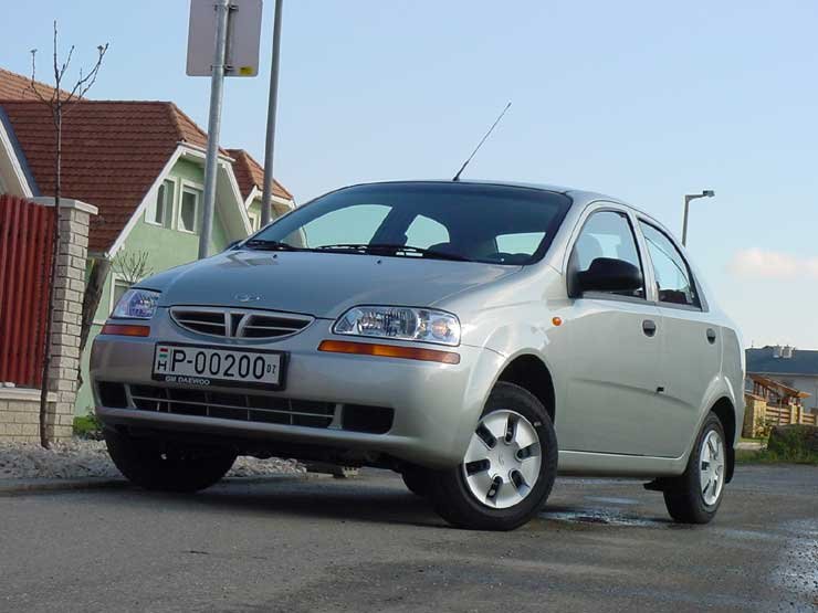 Kedvelt lehet a magyar piacon a lépcsőshátú Kalos, mely 2 060 000 forintba kerül