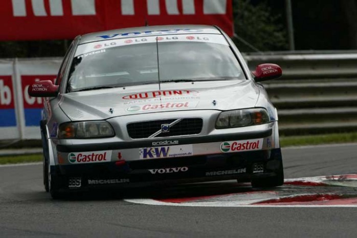 Volvo búcsú a túraautó-versenyektől