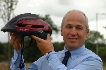 Bukósisak visszapillantó tükörrel