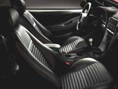 A belső térben minden a legfinomabb anyagokból van kidolgozva és a sportosságot szolgálja