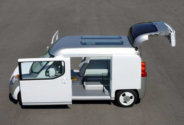 A tolóajtón át az utastérhez és a raktérhez is hozzáférhetünk 