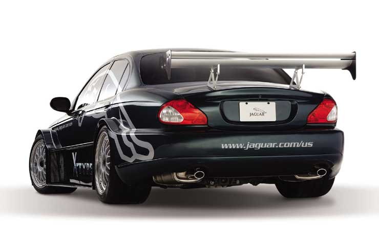 A külsőt elnézve csalódást kelt a motor, amely maradt 231 lóerős