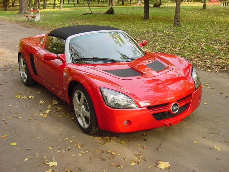 9457_80203_1000x700.jpg | Vezess Hiába került hátra a motor, elöl csomagoknak nem jut hely. A hűtőt vízszintesen szerelték be, pótkerék helyett csak defektjavító-készlet jár