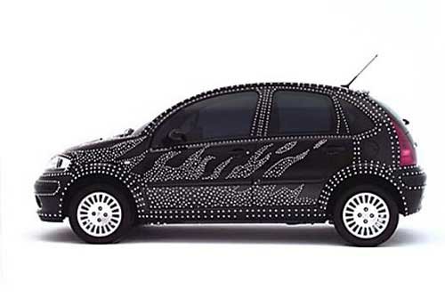 150 órát vett igénybe a karosszéria, 80-at a belső tér díszítése