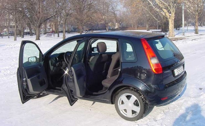 Hazánkban családi autónak veszik a kiskocsikat, tágas belső tere miatt a Fiesta alkalmas erre a szerepre is