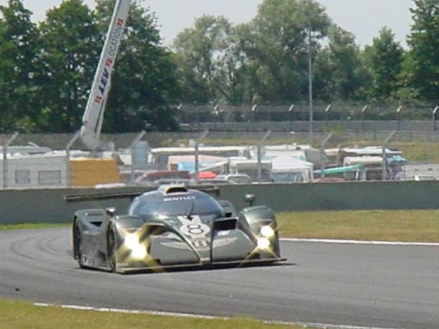Audi helyett Bentley Le Mans-ban