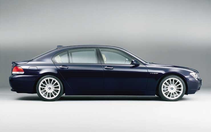 445 lóerő és 600 Nm szolgálja a jachtokban átélt waftability érzés kialakulását szárazföldön