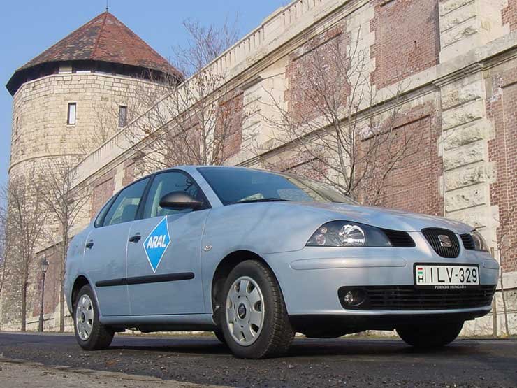 A tesztfogyasztás 7,03 liter volt. Városban 7,4 litert tankoltunk 100 kilométeren, országúton 5,5 liter körüli fogyasztást mértünk