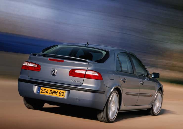 Az Avantime-ban és a Vel Satisban is használt kétliteres turbómotor 165 lóerőt teljesít és 218 km/órára képes felgyorsítani a ferdehátú Lagunát