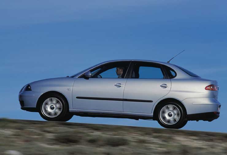 2 690 000 forintért egy gazdagon felszerelt, harmonikus családi autót kínál az importőr. Az ezerkettes Cordoba Stella csupán 60 000 forinttal kerül többe az ötajtós Ibizánál