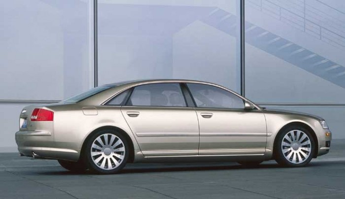 Hosszú Audi A8: nehéz döntés