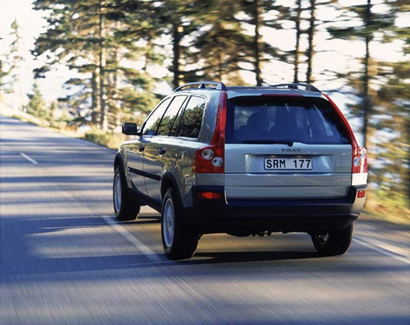 Összesen 100 XC 90-es eladásával számol 2003-ra az importőr