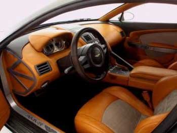 Jellegzetesen Aston Martin marad az autó belülről is