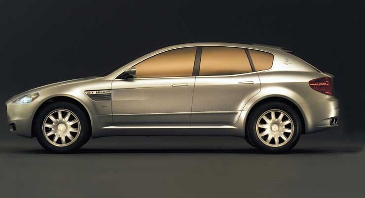 A 451 Nm-es nyomaték összkerék-hajtással jut az útra. Az automatizált kézi váltó automatikusan is működik