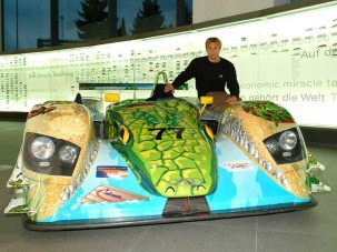 Úszódresszel a szélcsatornában