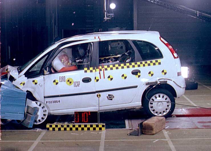 Igen jó oldalsó és megfelelő frontális ütközésvédelemmel négy csillagot, 26 pontot kapott az Opel Meriva. Egy új típustól azonban alaposabb gyalogosvédelmet várt volna az Euro NCAP