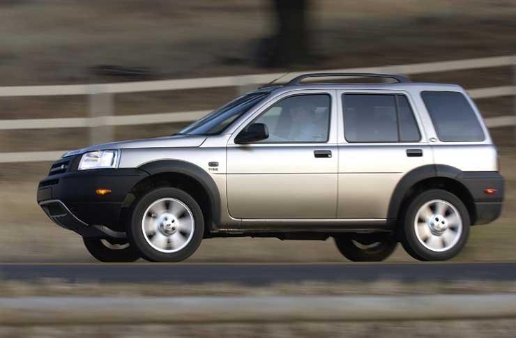 Szeptember környékén mutatják be felfrissített Freelandert, 2004-ben lesz új Discovery, 2005-ben pedig a Discovery és Range Rover közé pozícionált bébi-Range