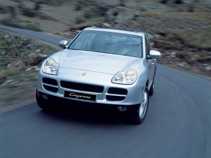 7,2 másodperc alatt gyorsul százra a 340 lóerős Cayenne, a Turbo pedig 5,6 másodperc alatt teljesíti ezt a feladatot