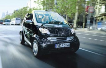 Kényelmesebb lesz az új smart coupé és cabrio