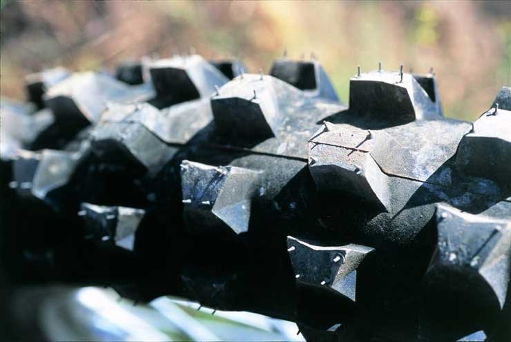 A Crossengo gyakorlatilag egy versenyzésre alkalmas gumi, amely utcán is használható