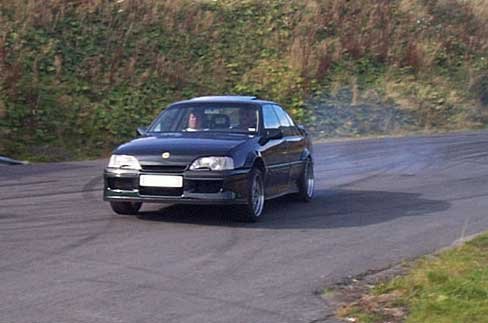 Része volt a programnak egy Lotus Omega videó is