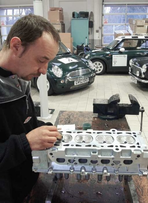 9093_78822_1000x700.jpg | Vezess | Vezess Átdolgozott hengerfej, sportlégszűrő új kipufogó, mindezek együtt 10 lóerő többletet jelentenek a Coopernek