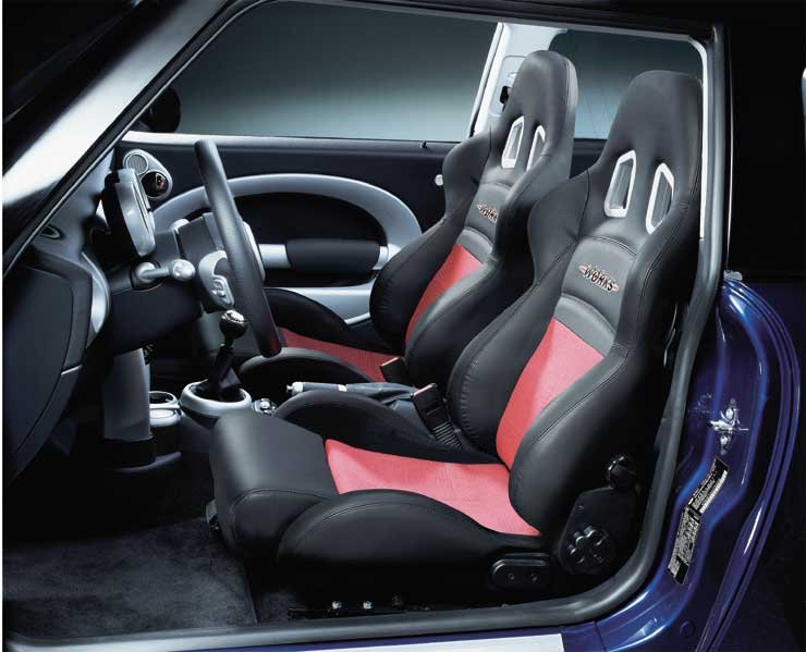 9093_78824_1000x700.jpg | Vezess | Vezess Jobban tartanak az új ülések, melyek az eredetiekkel megegyező színekben kaphatók