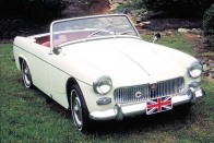 Az MG Midget hagyományát éleszti fel az újdonság. A brit roadster súlya jóval 800 kiló alatti így 46 lovas motorral is lobogott benne az utasok haja